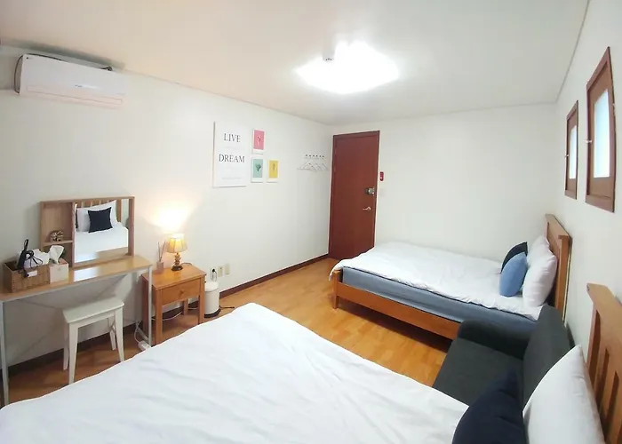 Dolma Hongdae Гостевой дом 2*